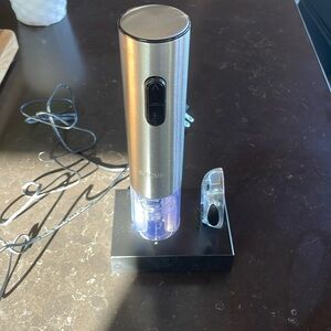 Electric wine opener